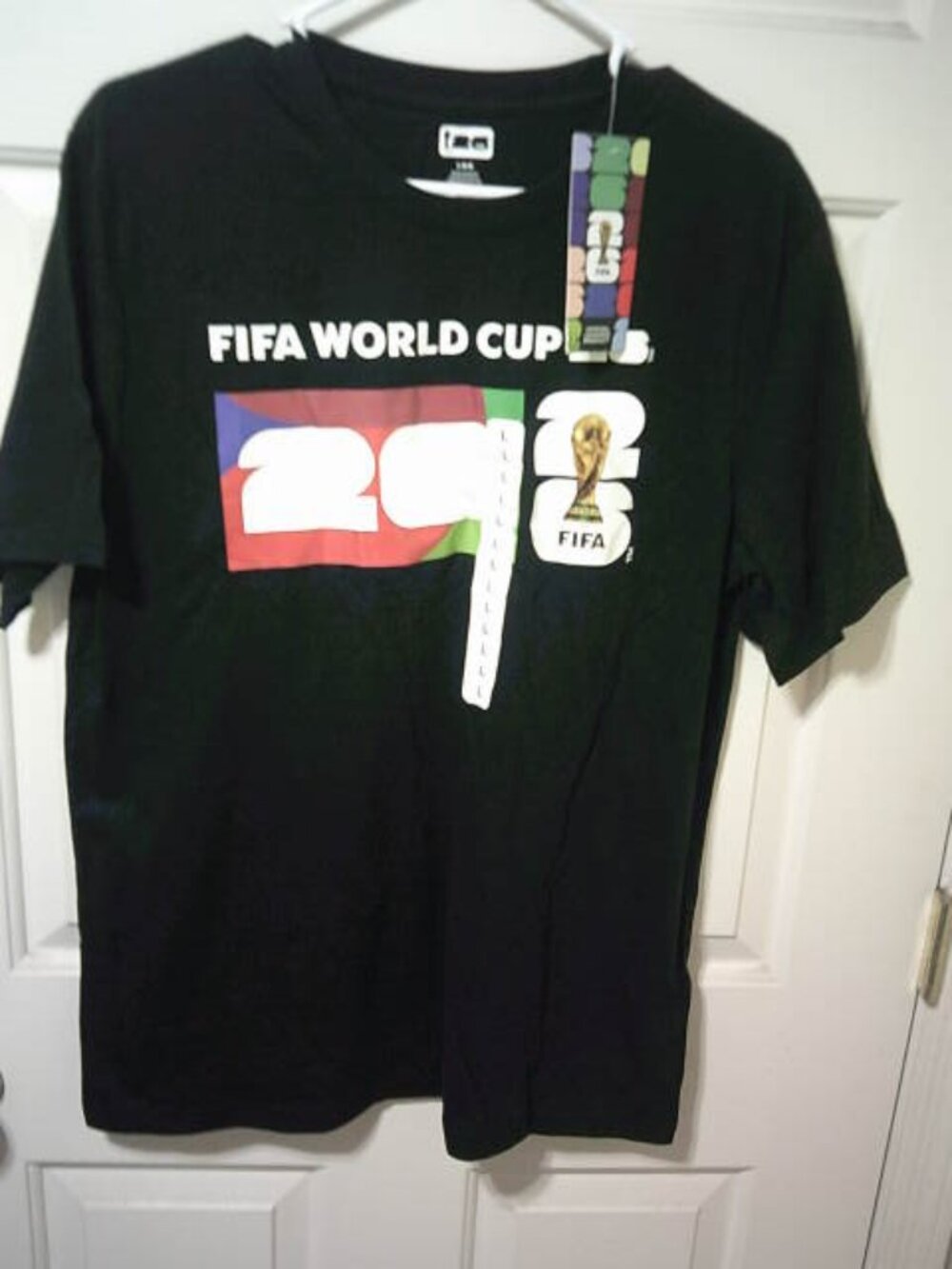 NEW MEN'S SIZE LG BLK FIFA WORLD CUP 2026 LOGO DESIGN LICENSED SOCCER T-SHIRT 👨